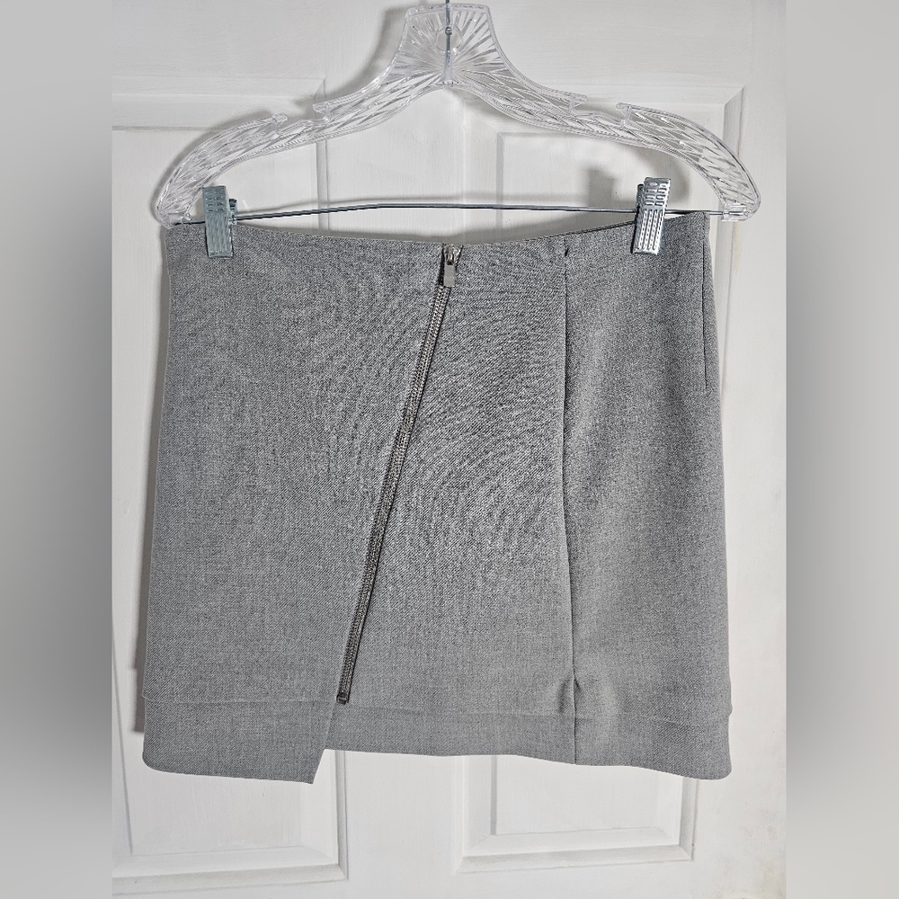 H&M Grey Asymmetrical Zipper Skirt Size 8 Light Gray